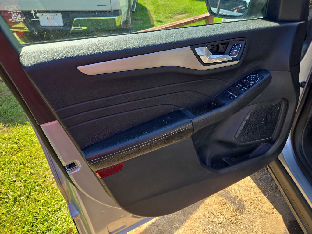 2021 Ford Escape Image 3