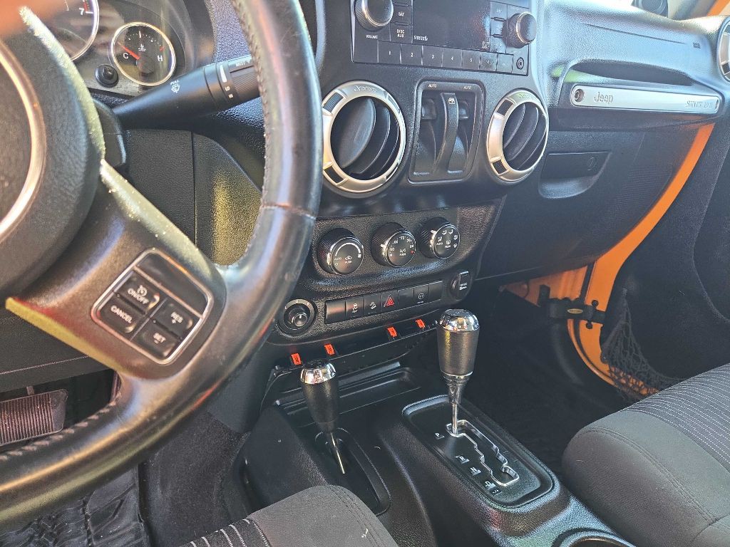 2012 Jeep Wrangler Image 11