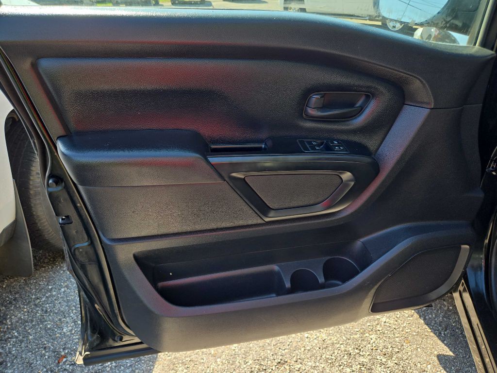 2018 Nissan Titan Image 6