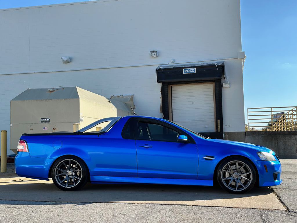 2009 Pontiac G8 Image 2