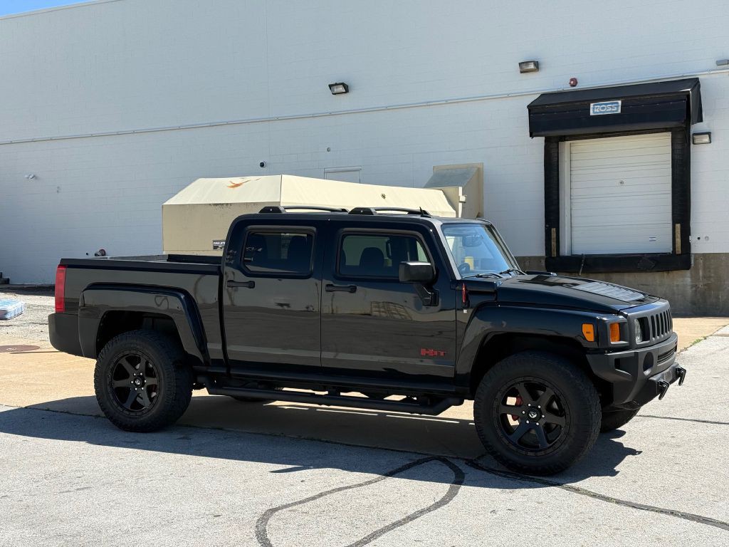 2009 HUMMER H3T Image 2
