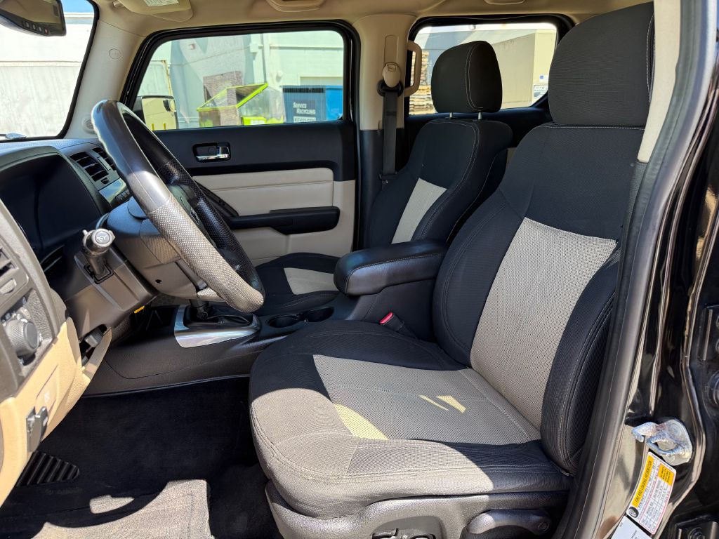 2009 HUMMER H3T Image 4