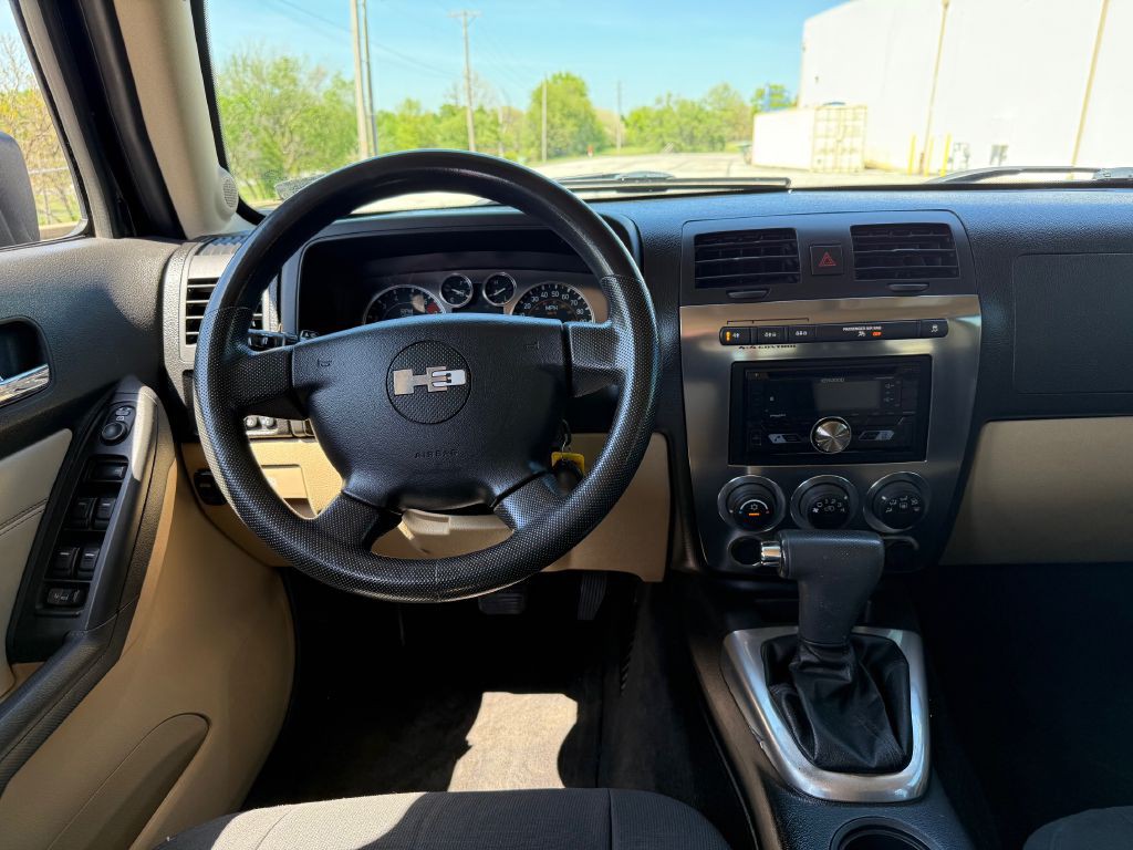 2009 HUMMER H3T Image 5