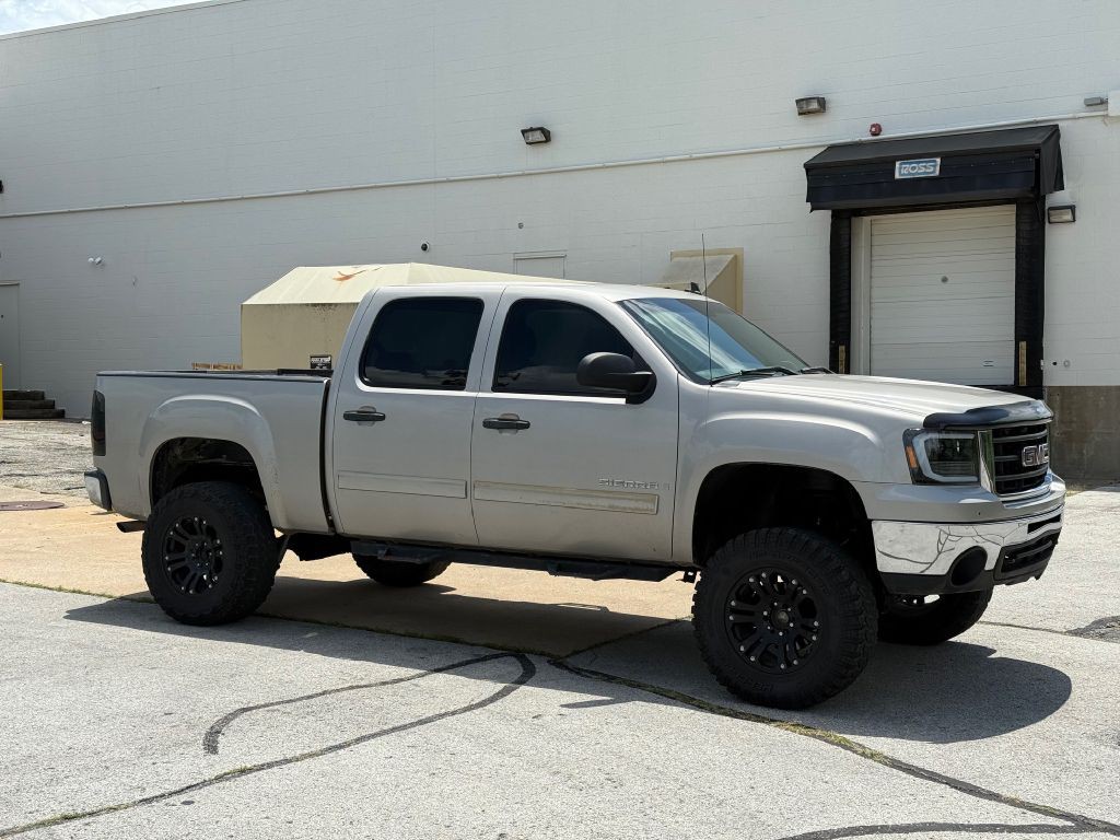 2009 GMC Sierra Image 2