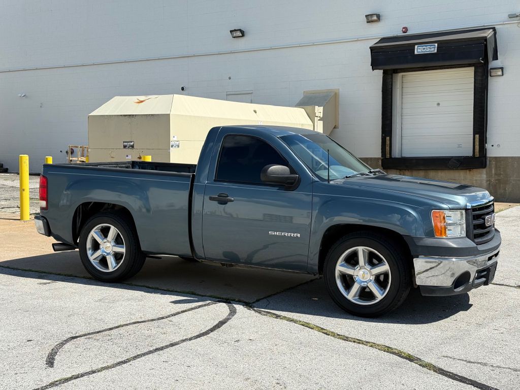 2013 GMC Sierra Image 2