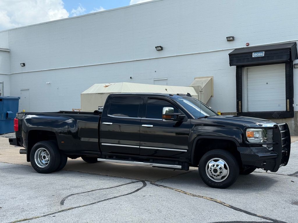2016 GMC Sierra Image 2