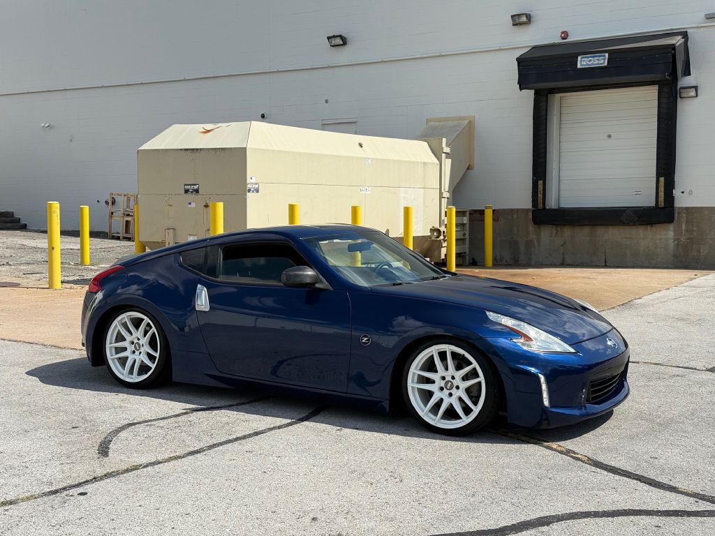 2016 Nissan 370Z Image 2
