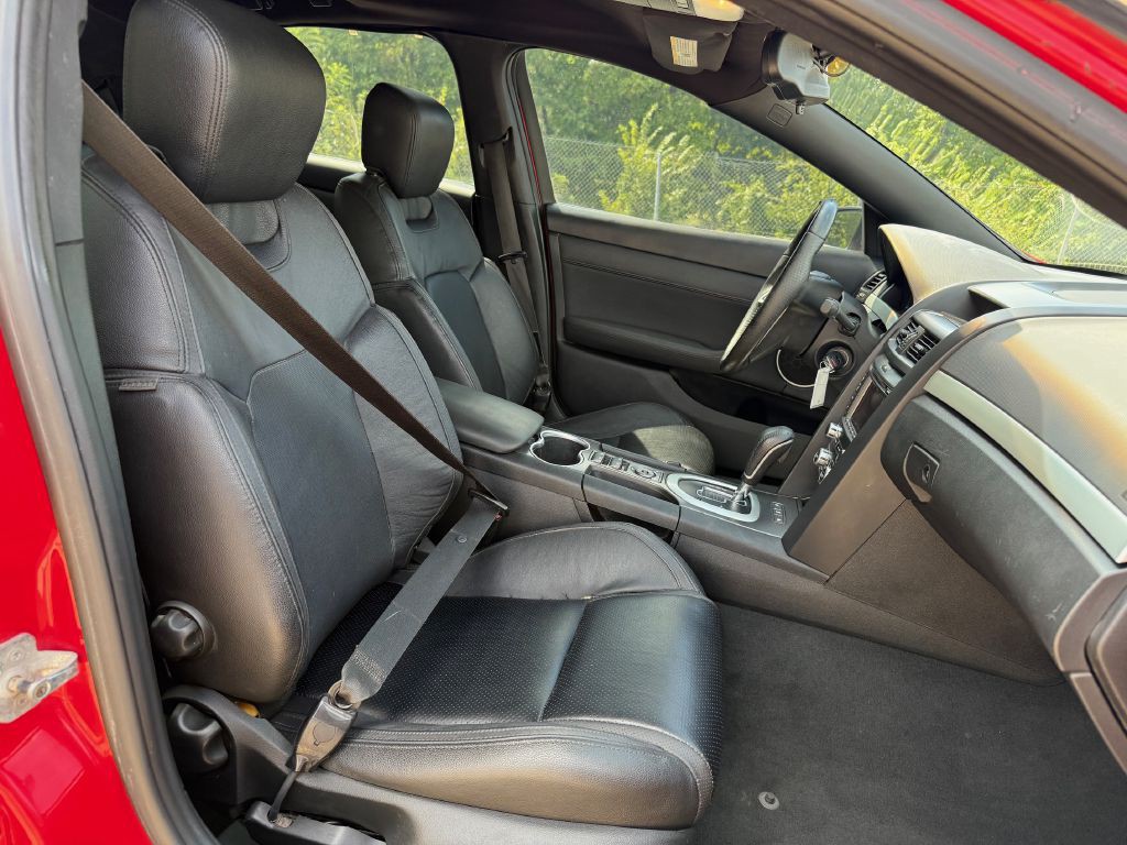2009 Pontiac G8 Image 6