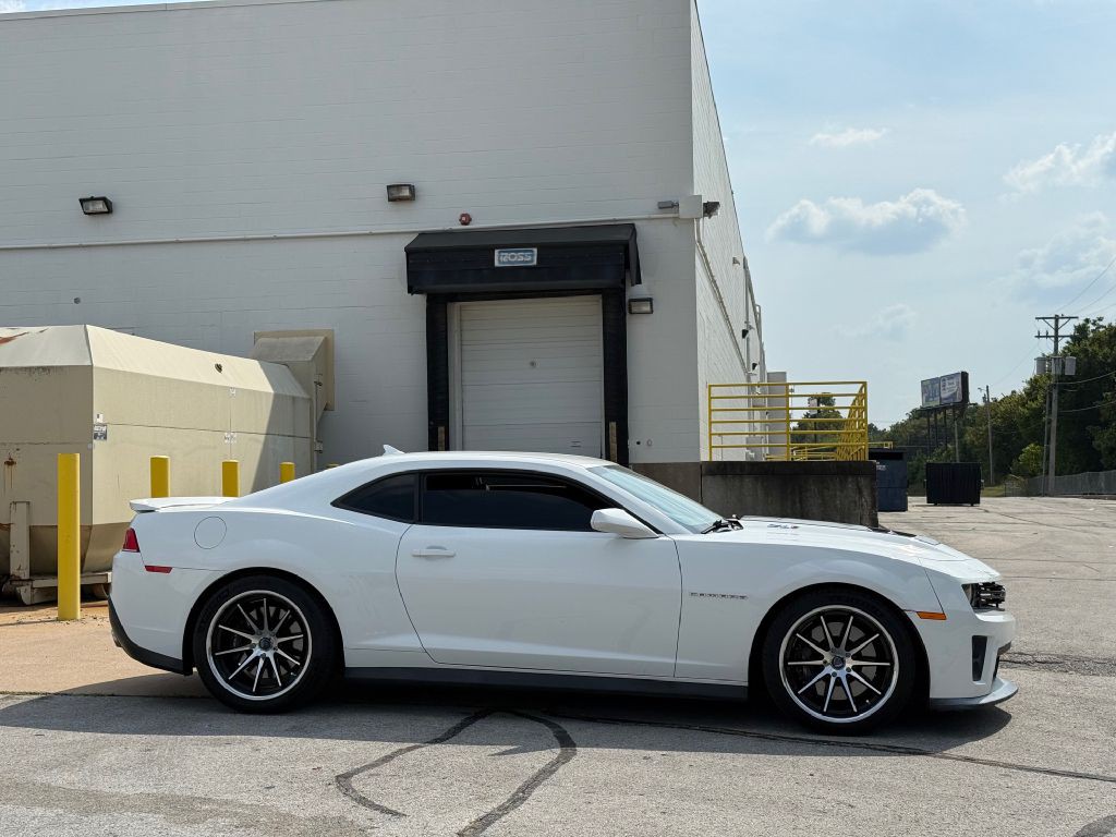 2015 Chevrolet Camaro Image 2