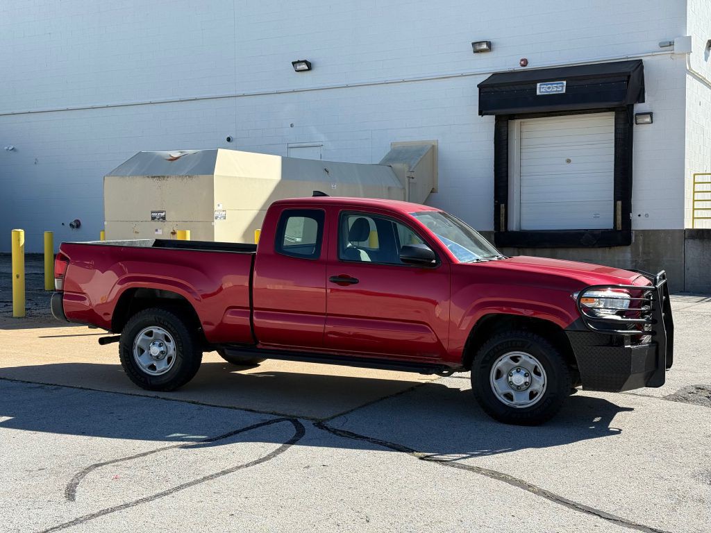 2018 Toyota Tacoma Image 2
