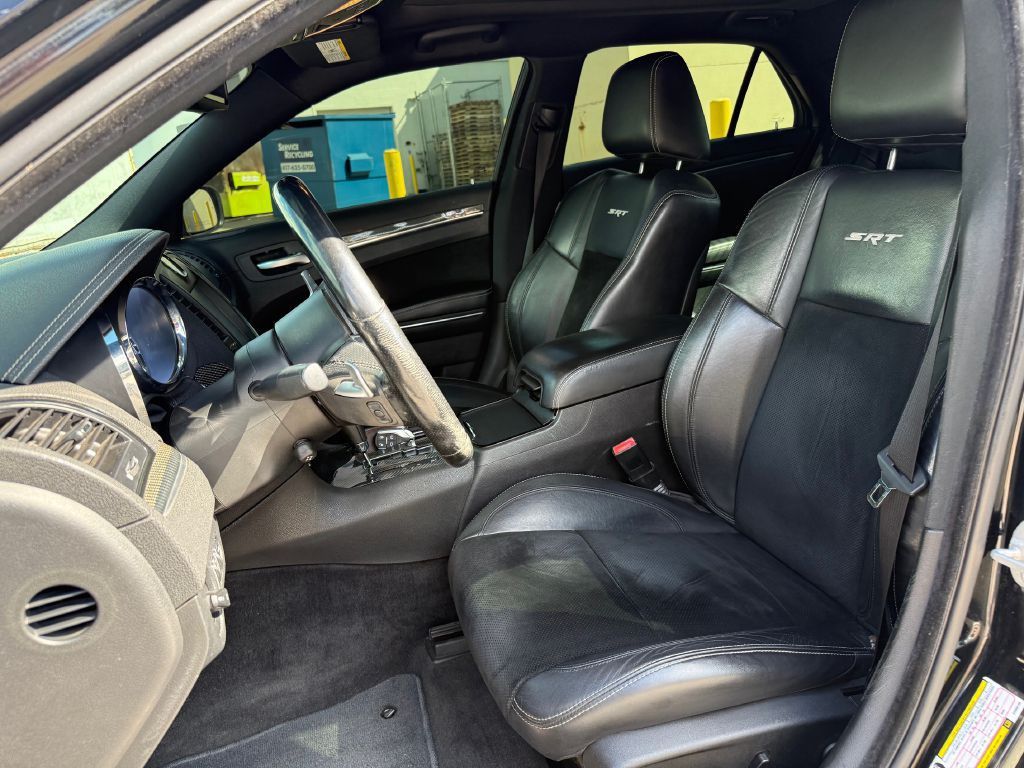 2012 Chrysler 300 Image 4