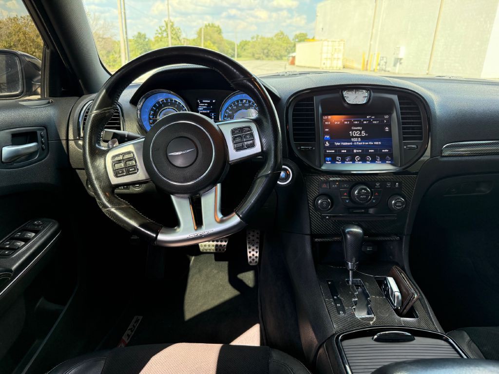 2012 Chrysler 300 Image 5
