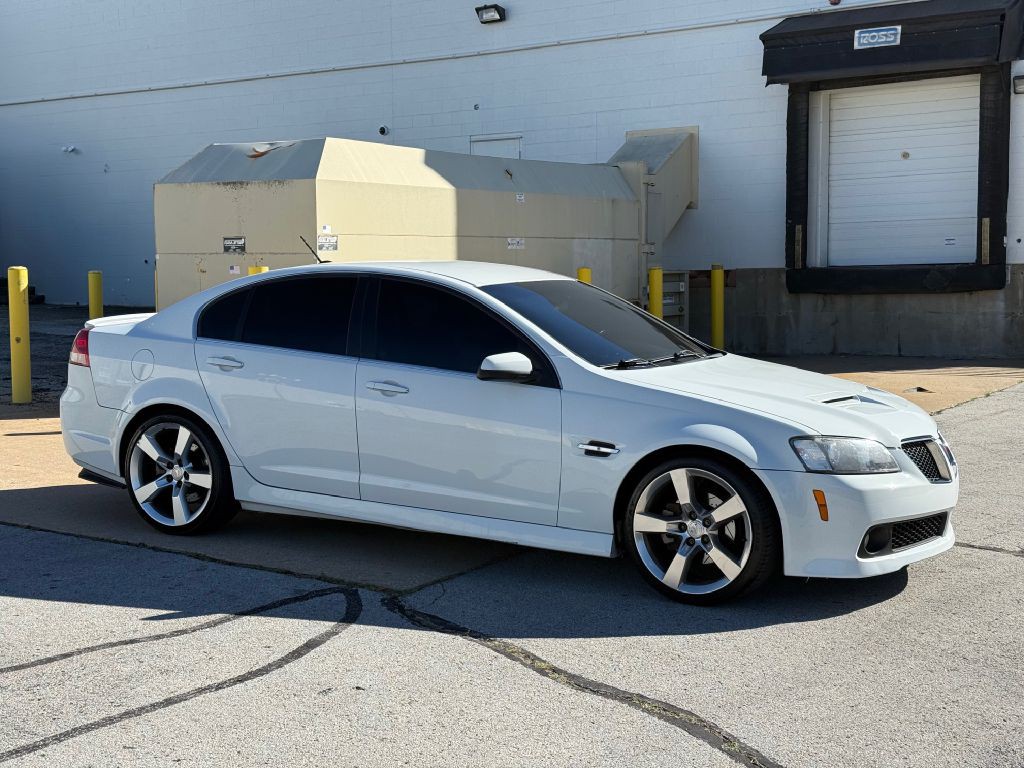 2009 Pontiac G8 Image 2