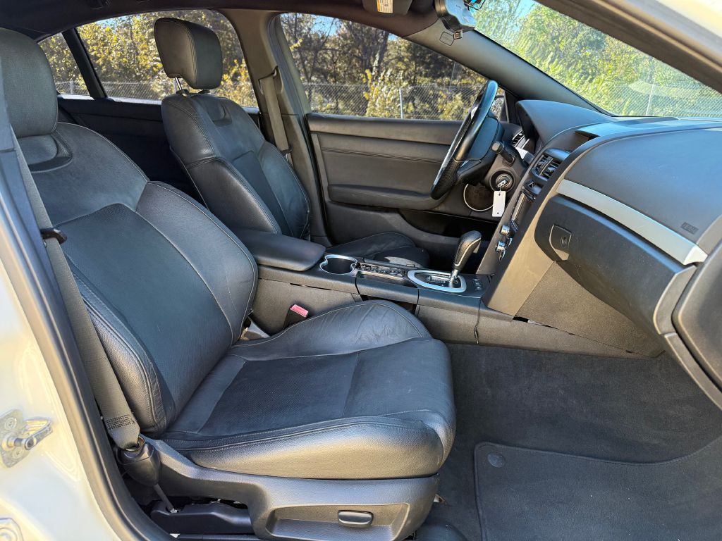 2009 Pontiac G8 Image 6