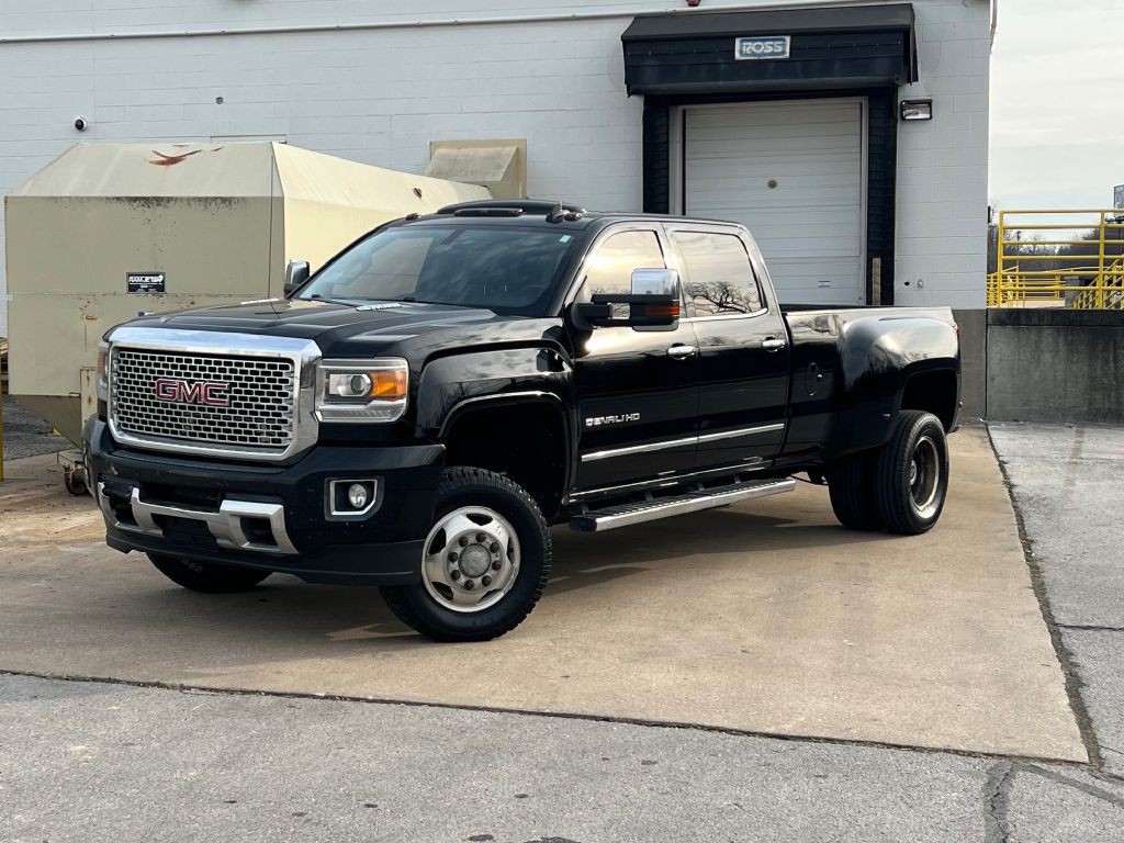 2015 GMC Sierra Image 1