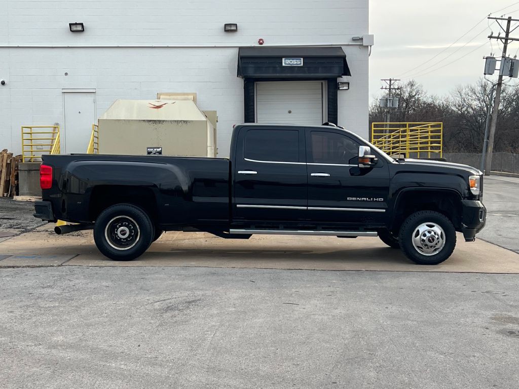 2015 GMC Sierra Image 2