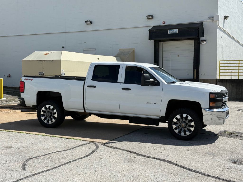 2015 Chevrolet Silverado 1500 Image 2