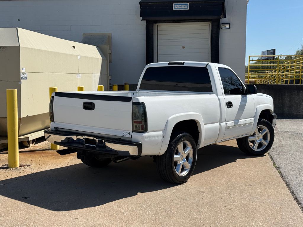 2004 Chevrolet Silverado 1500 Image 3