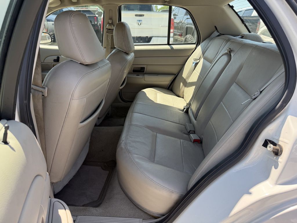 2006 Ford Crown Victoria Image 6