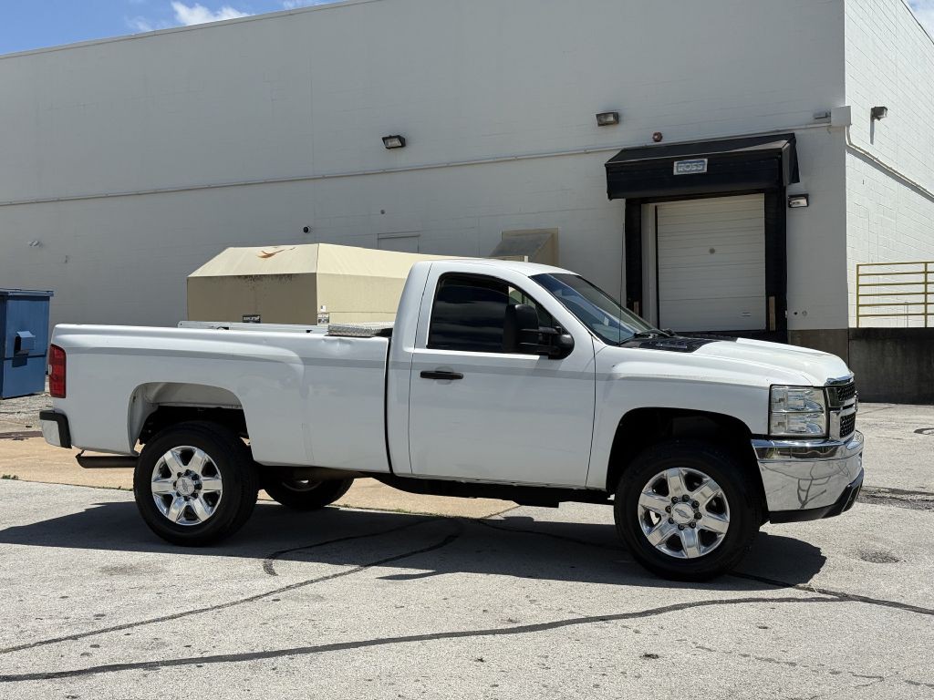 2011 Chevrolet Silverado 1500 Image 2