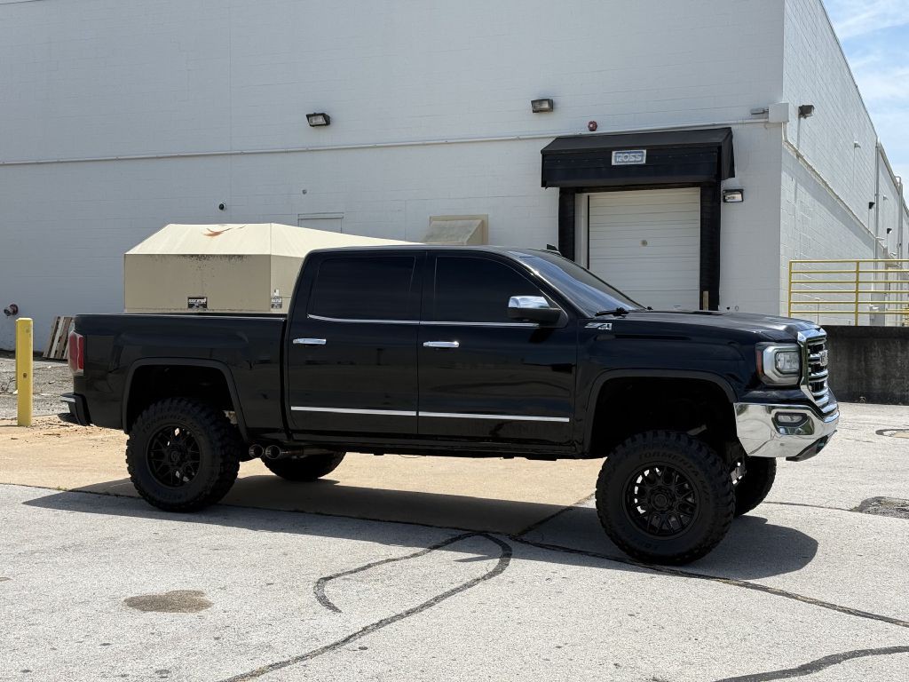 2018 GMC Sierra Image 2