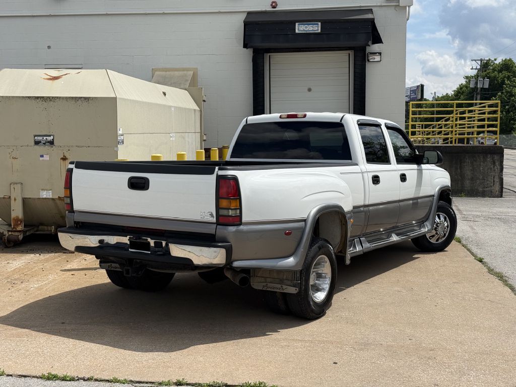2004 GMC Sierra Image 3