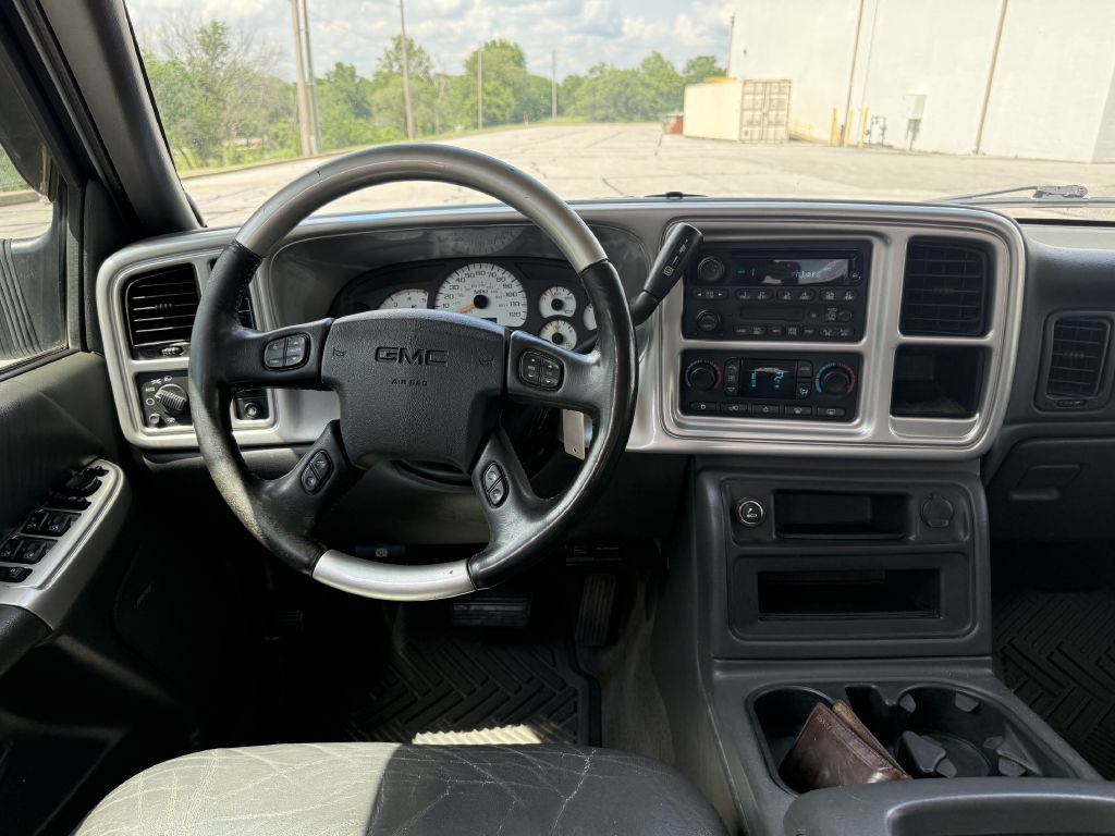 2004 GMC Sierra Image 5