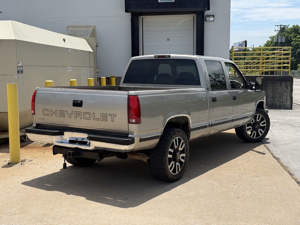 2000 Chevrolet C/K Image 3