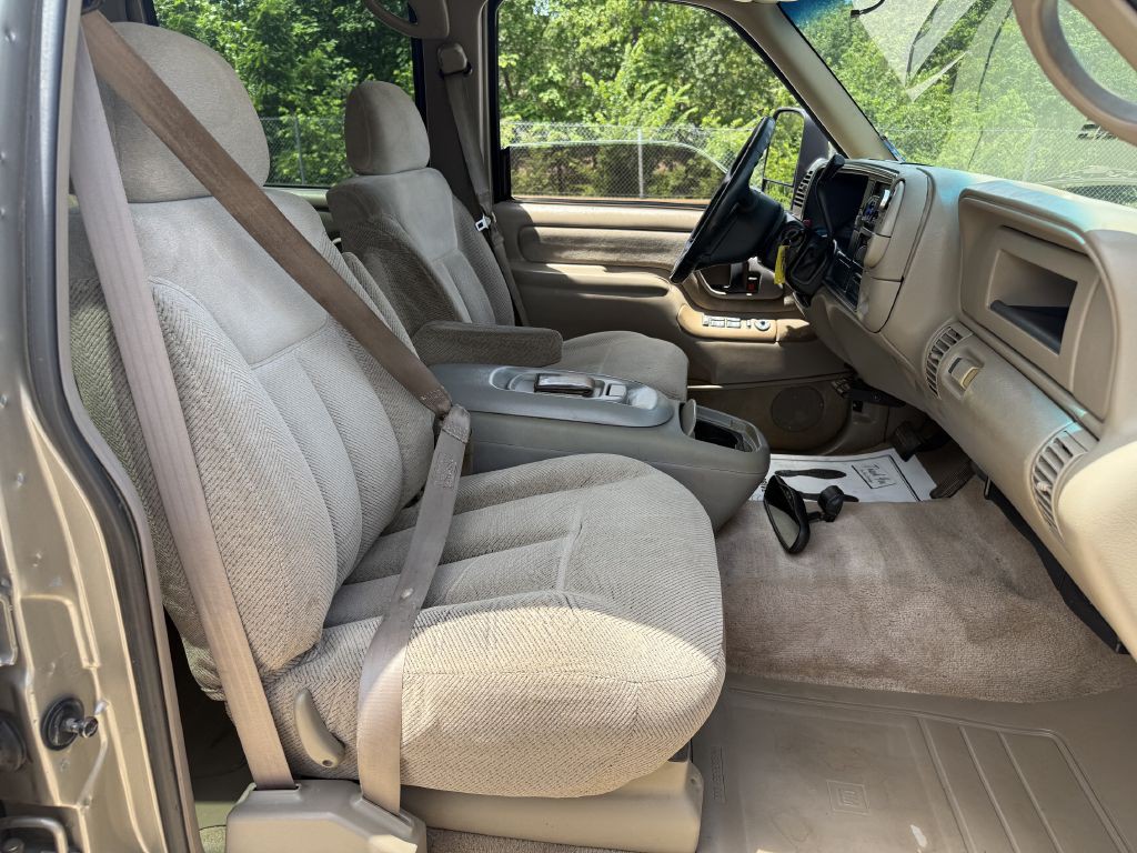 2000 Chevrolet C/K Image 6