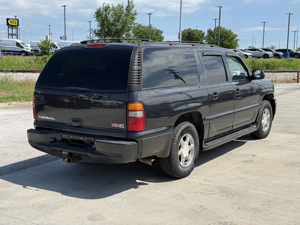 2003 GMC Yukon Image 2