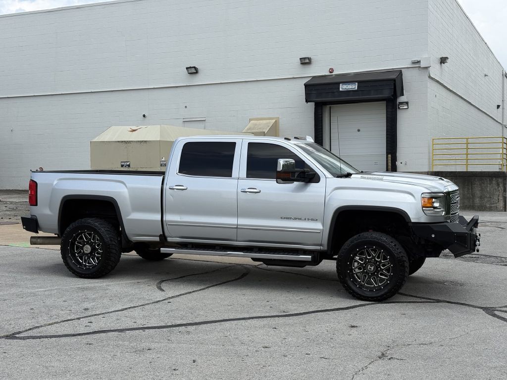 2018 GMC Sierra Image 2