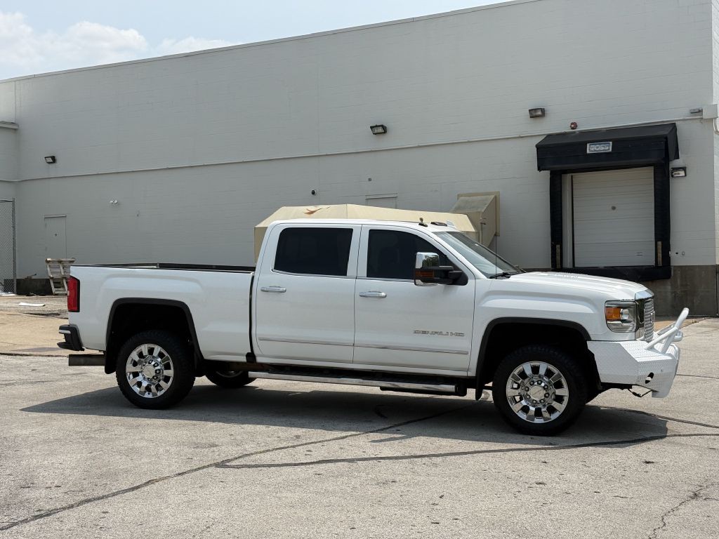 2016 GMC Sierra Image 2