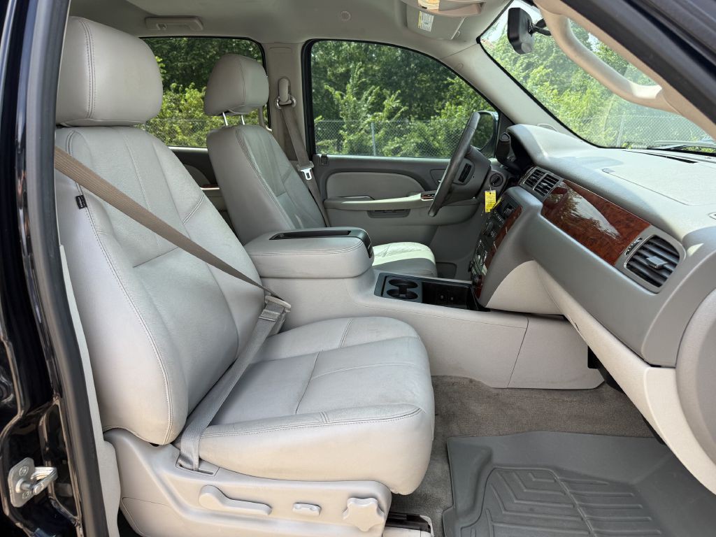 2013 Chevrolet Avalanche Image 6