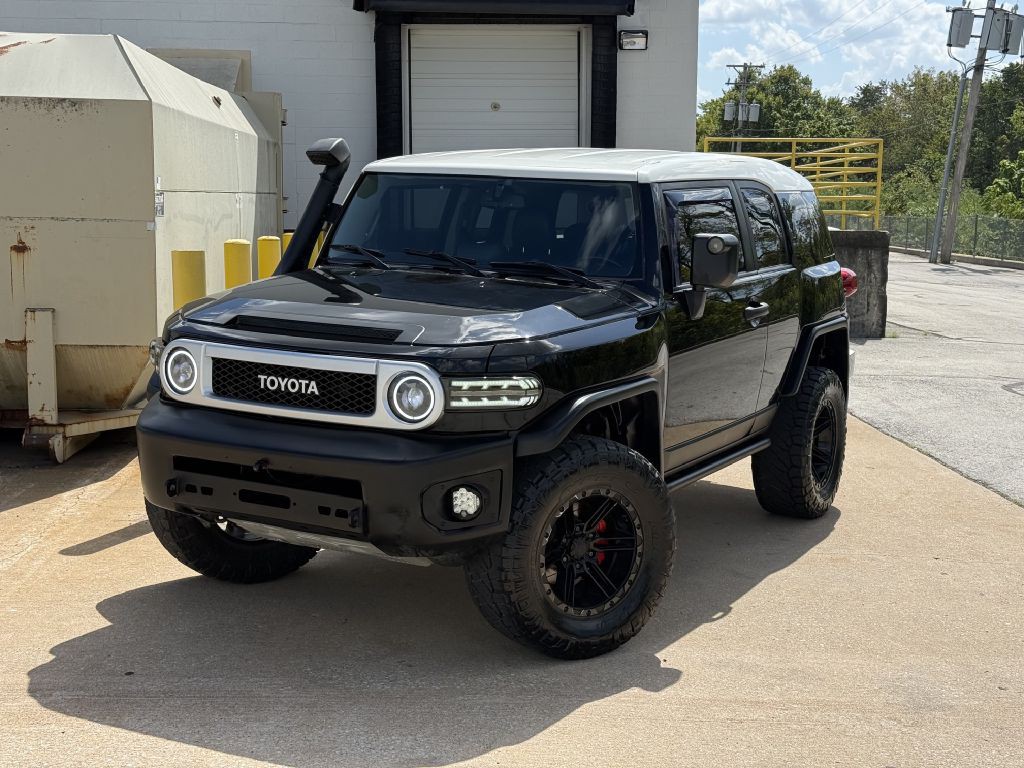 2012 Toyota FJ Cruiser Image 1