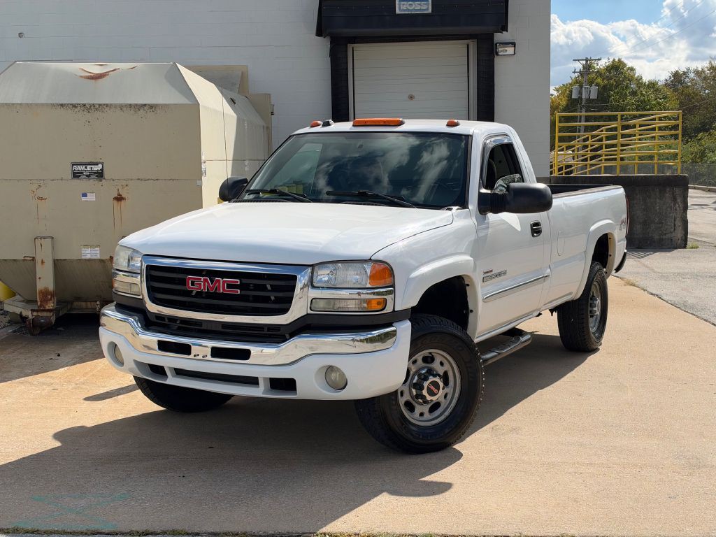 2005 GMC Sierra Image 1