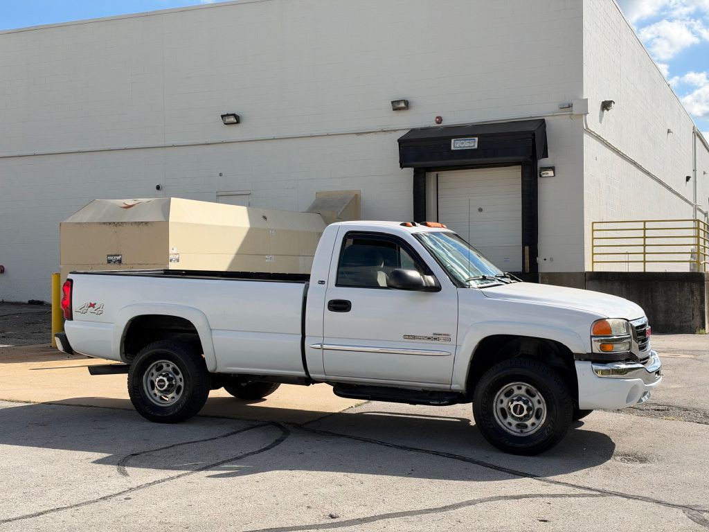 2005 GMC Sierra Image 2