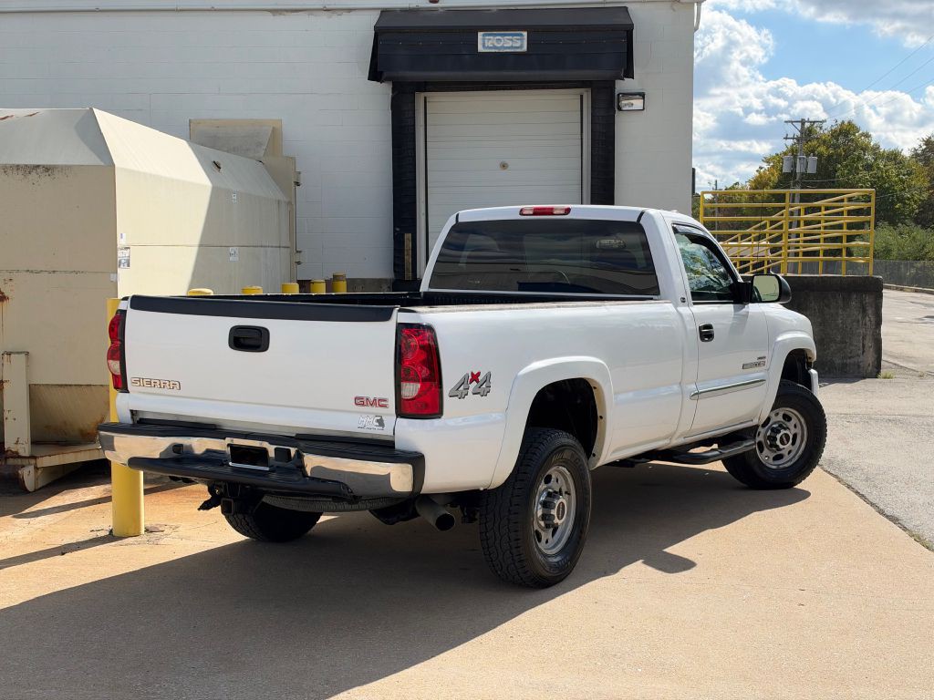 2005 GMC Sierra Image 3