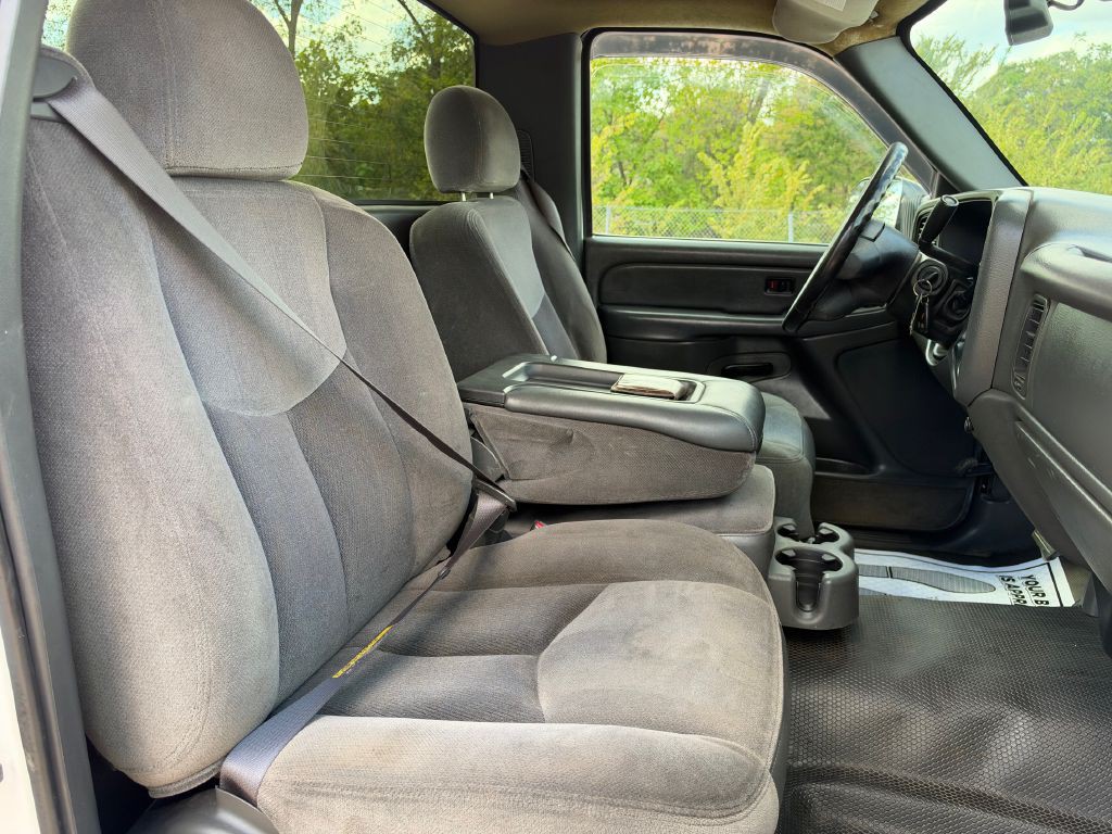 2005 GMC Sierra Image 6