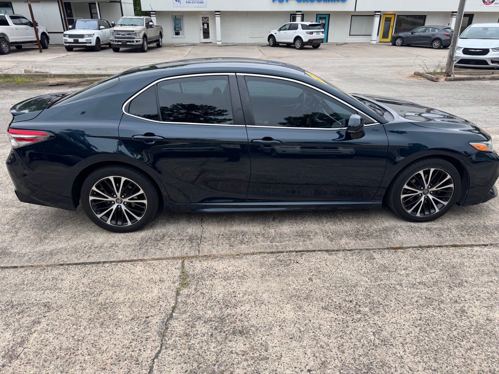 2018 Toyota Camry Image 2