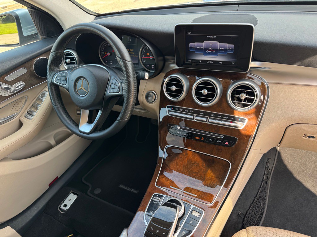 2016 Mercedes-Benz GLC-Class Image 10