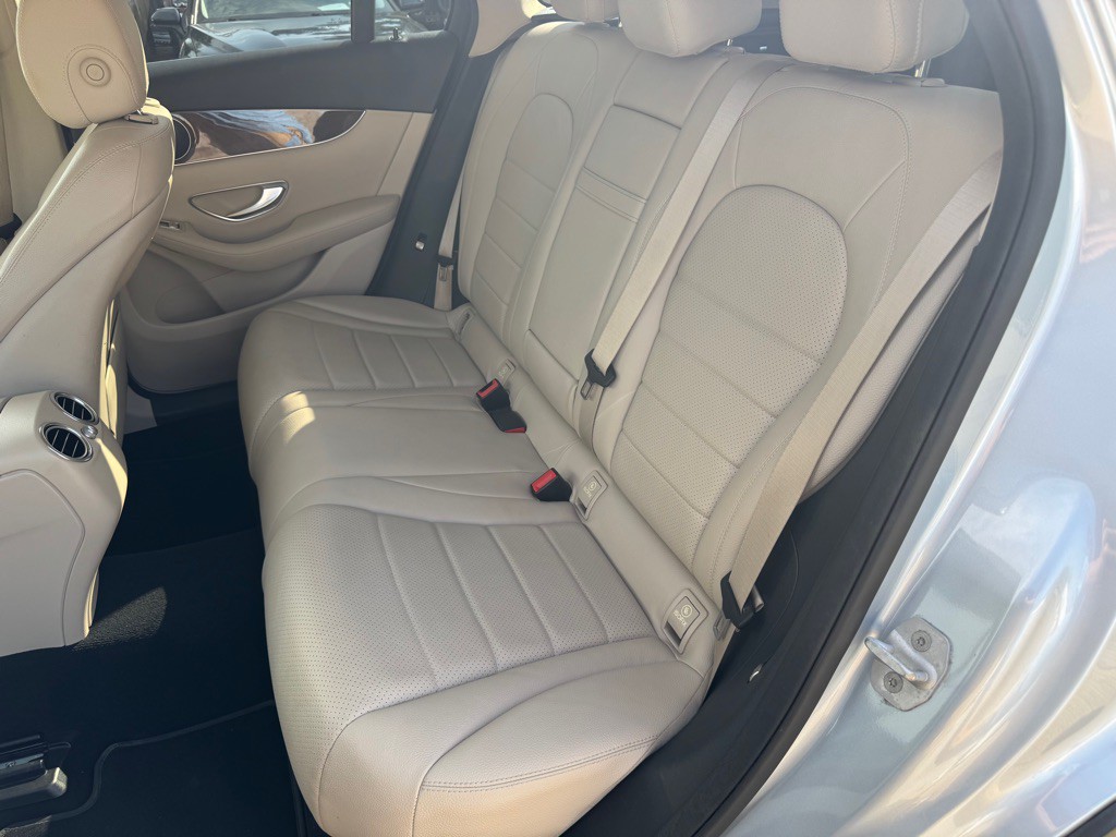 2016 Mercedes-Benz GLC-Class Image 12