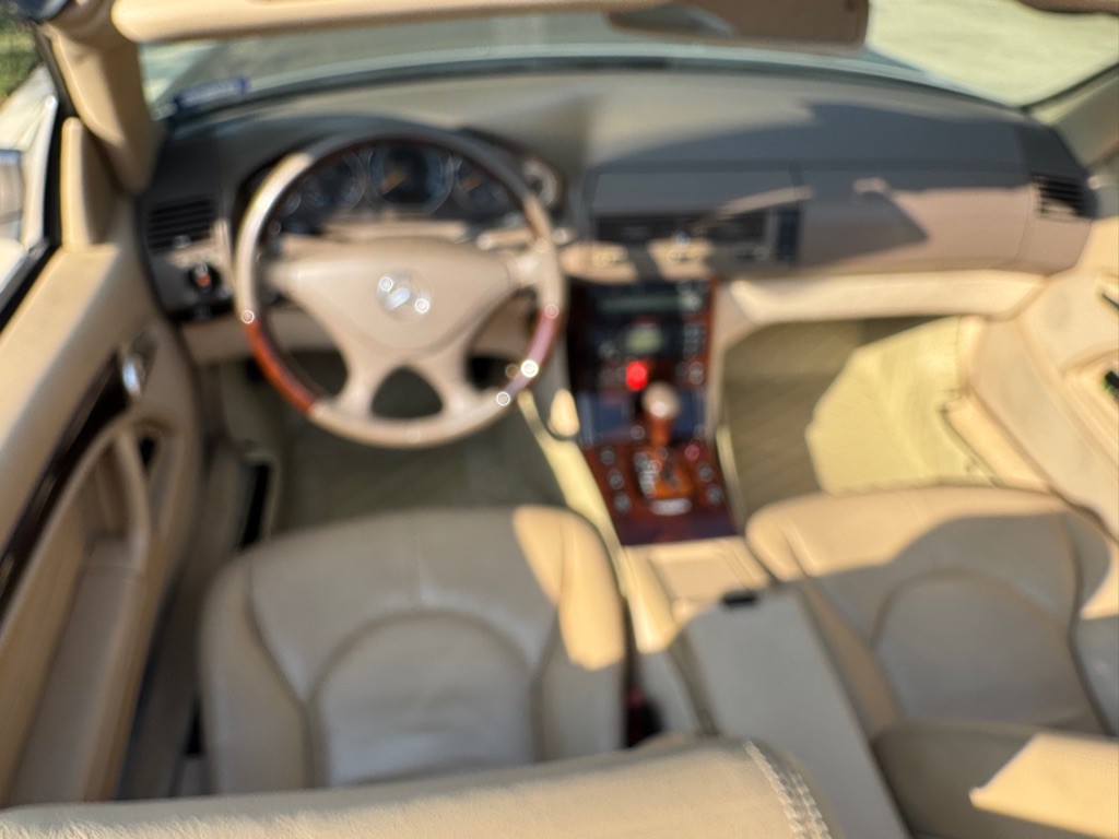 2002 Mercedes-Benz SL-Class Image 8