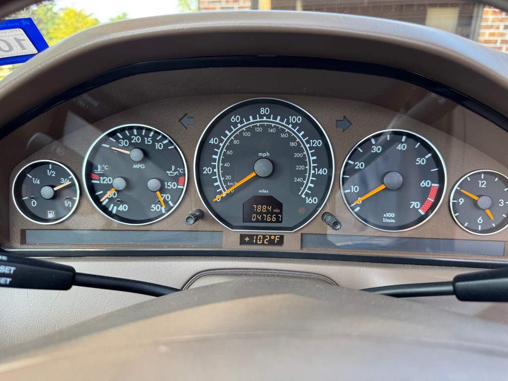 2002 Mercedes-Benz SL-Class Image 10