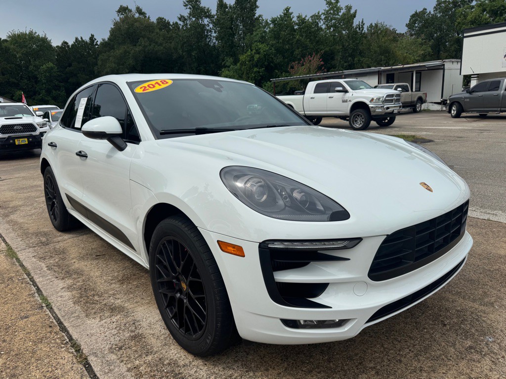 2018 Porsche Macan Image 1