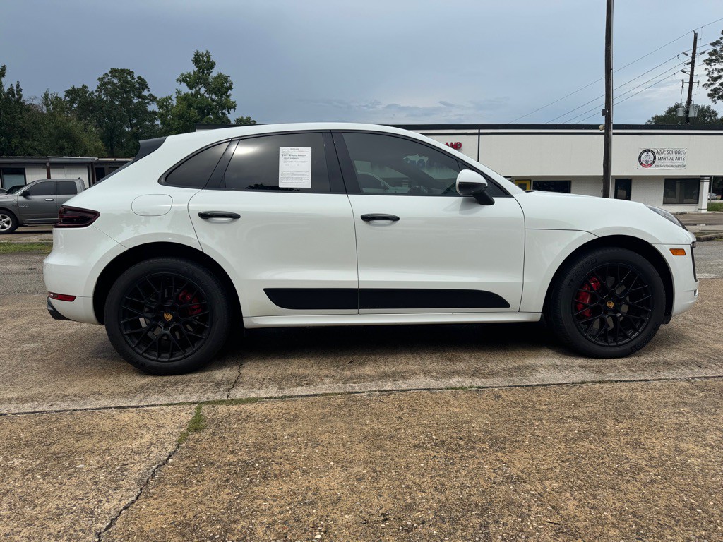 2018 Porsche Macan Image 2
