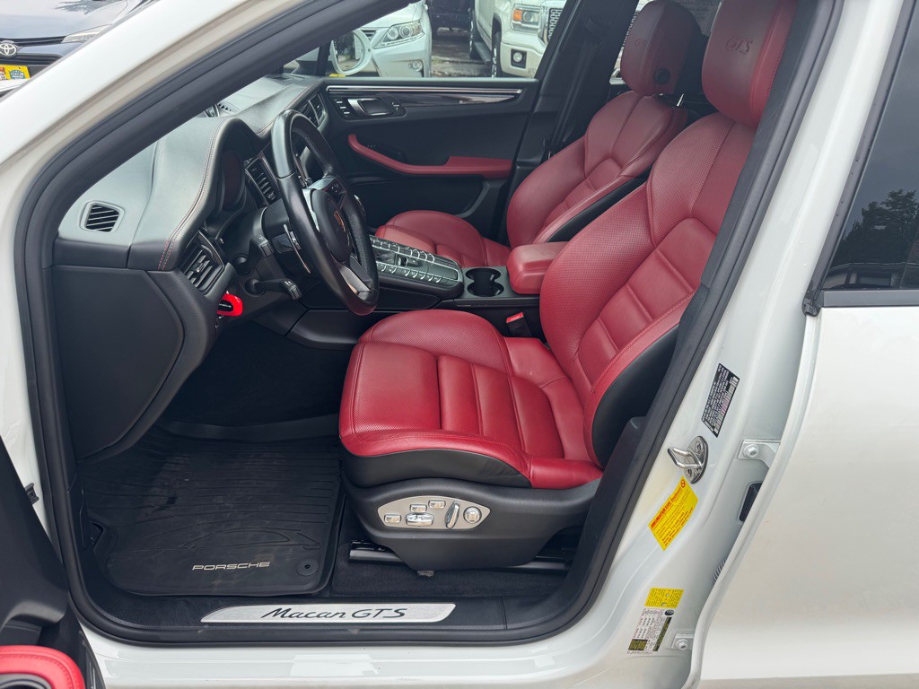 2018 Porsche Macan Image 9
