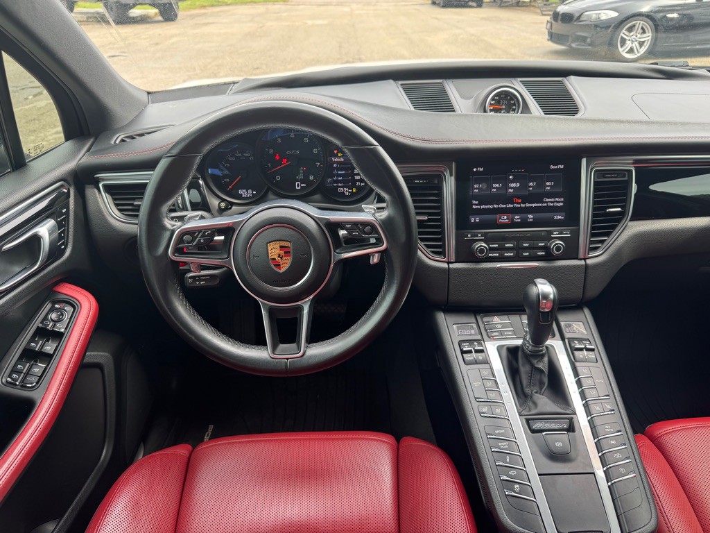 2018 Porsche Macan Image 10