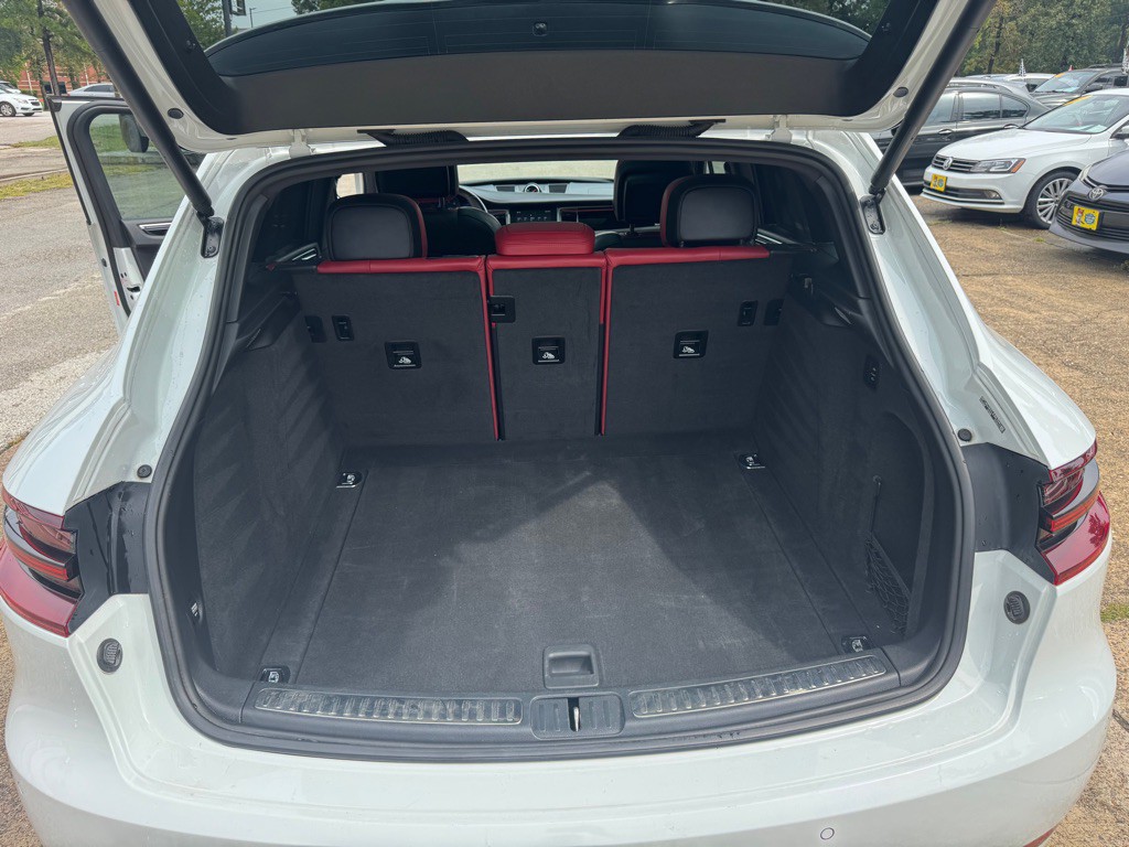 2018 Porsche Macan Image 17