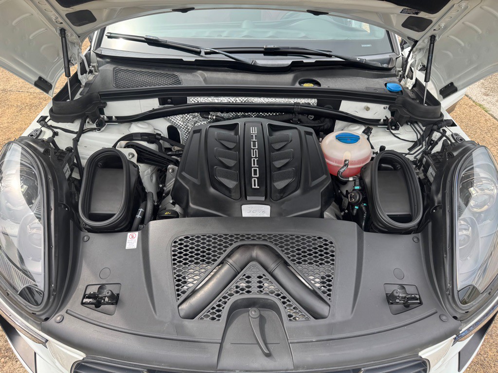2018 Porsche Macan Image 20