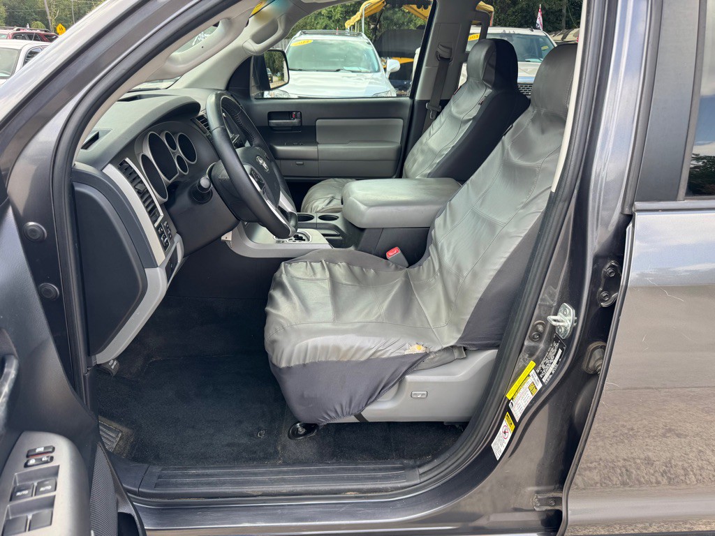 2014 Toyota Sequoia Image 9